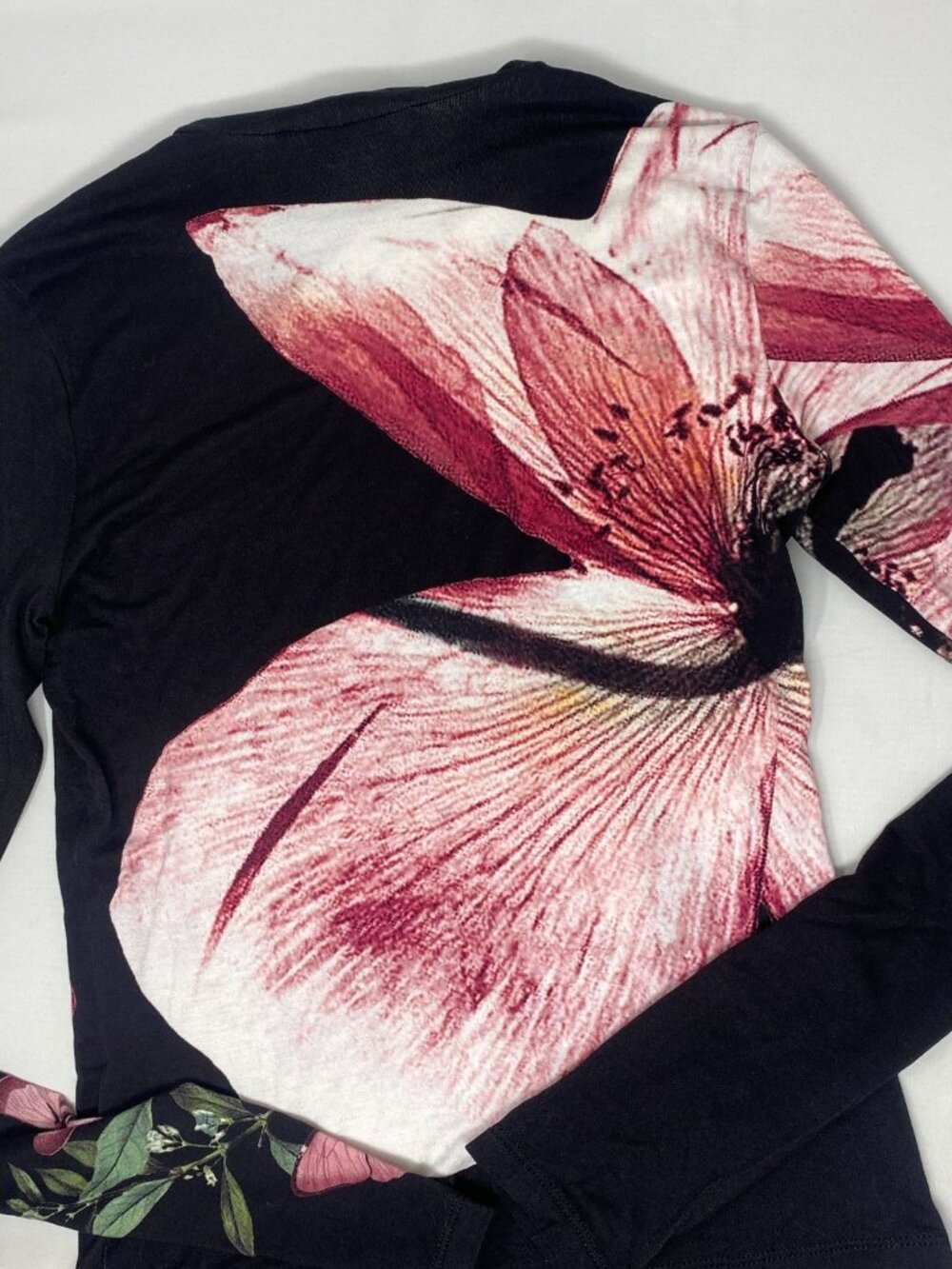 Alice + Olivia Delaina Luna Floral Turtleneck Top Small NWT - Picture 11 of 11
